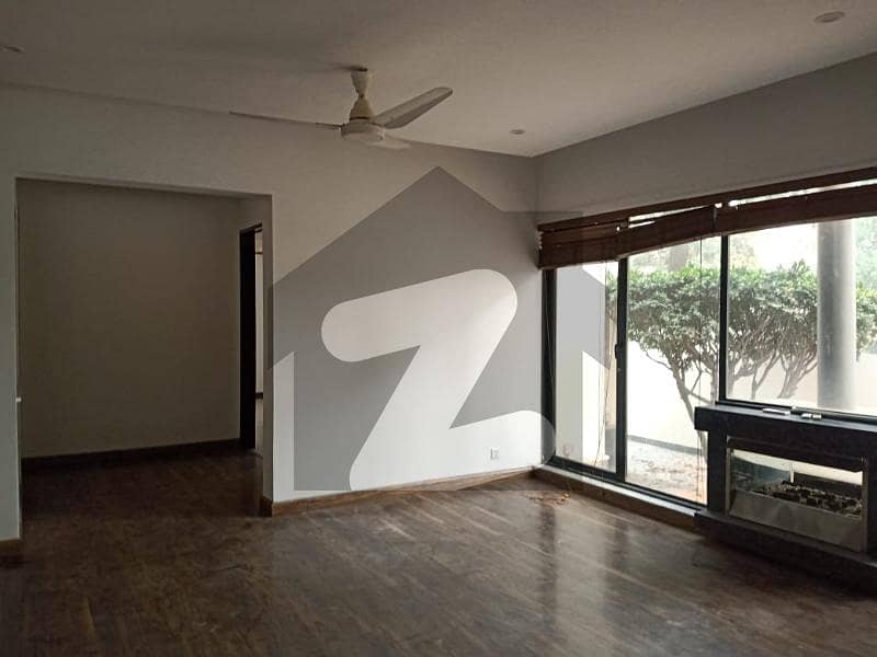22 MARLA BEAUTIFUL CORNER FULL INDEPENDENT HOUSE FOR RENT IN DHA PHASE 5