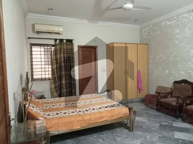 کینال برگ - بلاک ایچ کنال برگ لاہور میں 4 کمروں کا 10 مرلہ مکان 3.25 کروڑ میں برائے فروخت۔