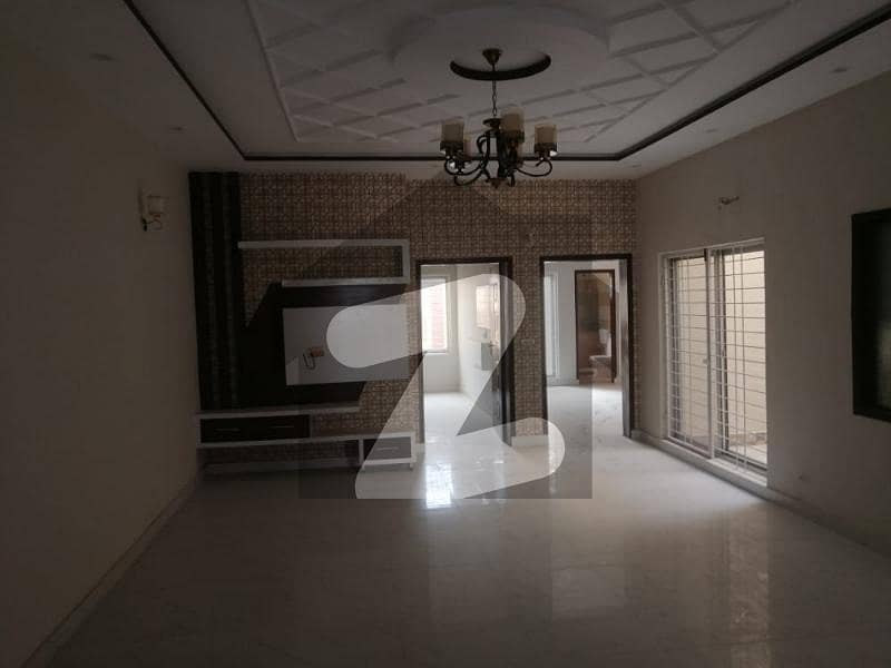 نشیمنِ اقبال فیز 2 نشیمنِ اقبال لاہور میں 5 کمروں کا 10 مرلہ مکان 95 ہزار میں کرایہ پر دستیاب ہے۔