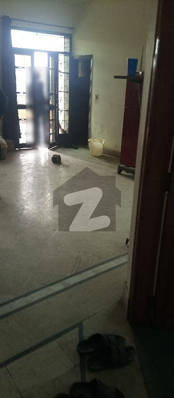 ماڈل ٹاؤن ۔ بلاک این ایکسٹینشن ماڈل ٹاؤن لاہور میں 3 کمروں کا 1 کنال بالائی پورشن 90 ہزار میں کرایہ پر دستیاب ہے۔