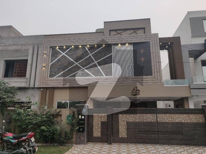 10 Marla brand new upper portion available for rent bahria town Lahore