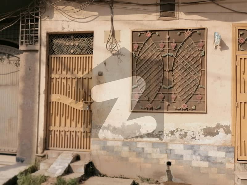 گلبرگ پشاور میں 3 کمروں کا 4 مرلہ مکان 22 ہزار میں کرایہ پر دستیاب ہے۔