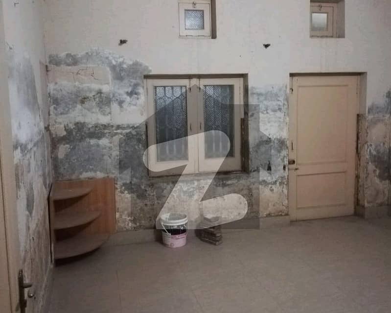 ایڈن آچرڈ فیصل آباد میں 11 مرلہ مکان 3.3 کروڑ میں برائے فروخت۔