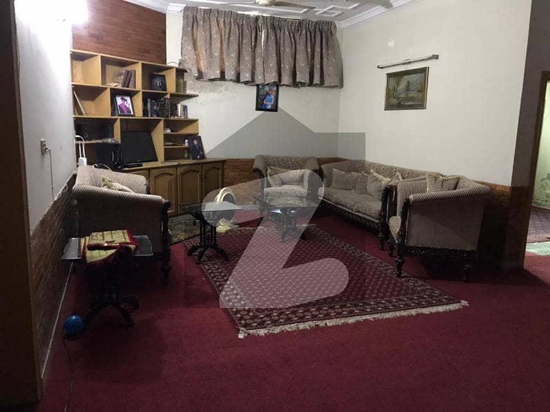 8 Bedrooms 2 Kitchen Triple Storey House Located G-11 2 Service Road CDA Transferable 2 Gate Available for sale in Islamabad