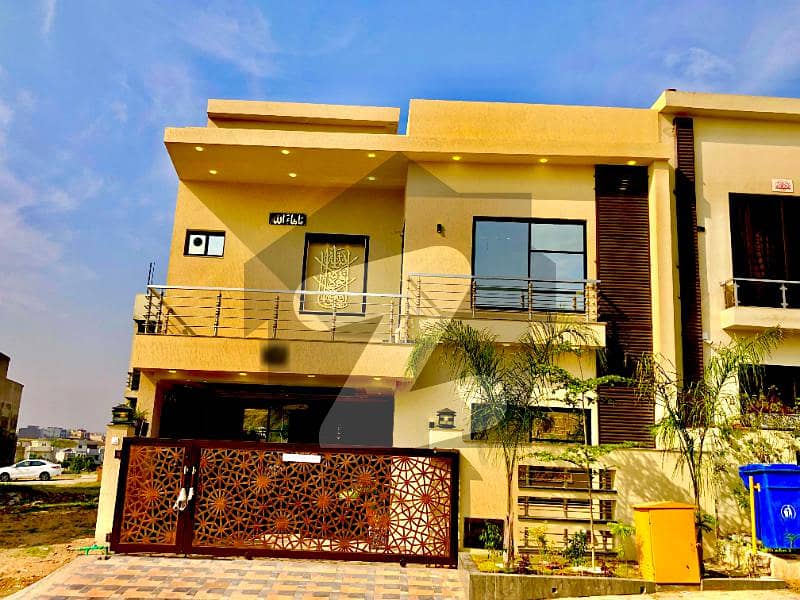 بحریہ ٹاؤن فیز 8 بحریہ ٹاؤن راولپنڈی راولپنڈی میں 5 کمروں کا 12 مرلہ مکان 3.6 کروڑ میں برائے فروخت۔
