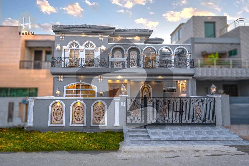 10 Marla Brand New Most Beautiful Elegant Villa For Sale At Prime Location