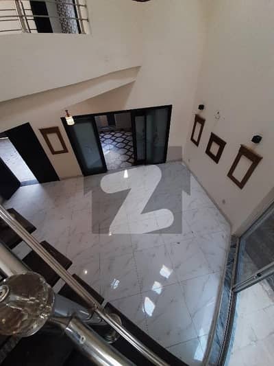 ماڈل سٹی ون کینال روڈ فیصل آباد میں 4 کمروں کا 7 مرلہ مکان 2.75 کروڑ میں برائے فروخت۔