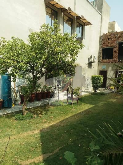 مدینہ ٹاؤن فیصل آباد میں 5 کمروں کا 18 مرلہ مکان 5 کروڑ میں برائے فروخت۔