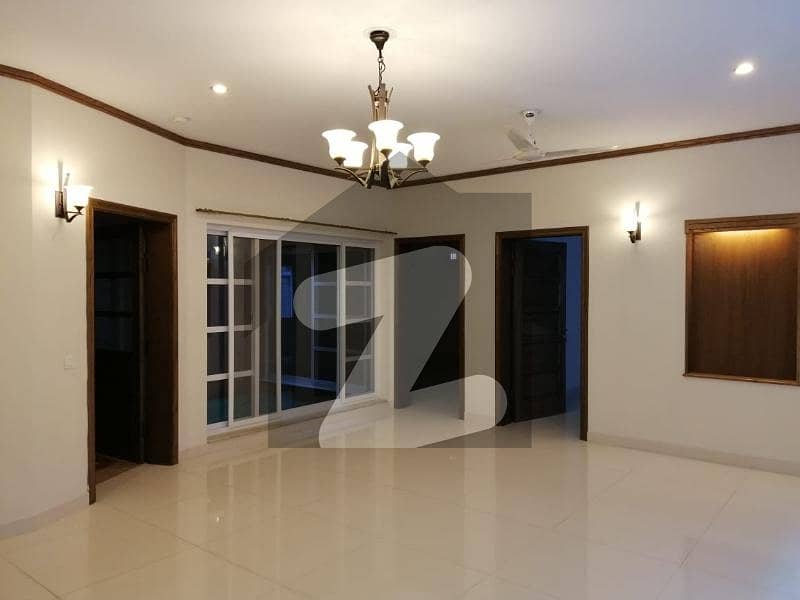 E-7 Top Location 933 Sq Yd House For Sale