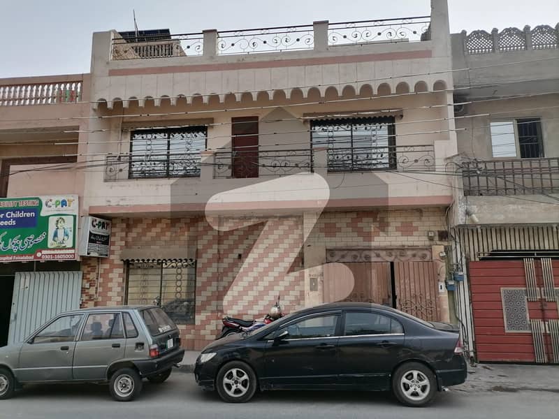 مدینہ ٹاؤن فیصل آباد میں 5 مرلہ عمارت 1.75 کروڑ میں برائے فروخت۔