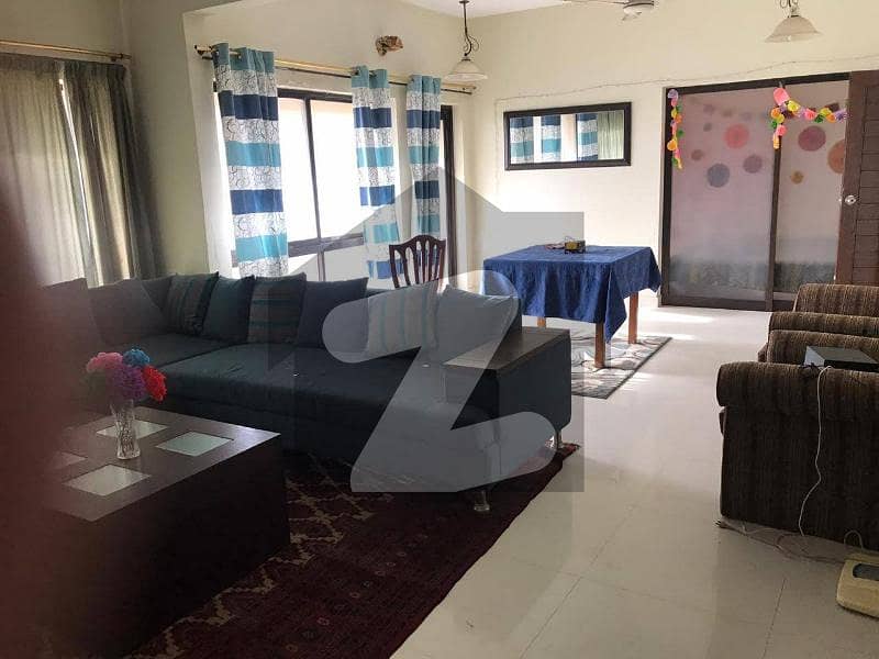 سِی ویو اپارٹمنٹس کراچی میں 3 کمروں کا 11 مرلہ فلیٹ 4.1 کروڑ میں برائے فروخت۔
