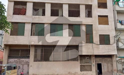 ناظم آباد 4 - بلاک بی ناظم آباد 4 ناظم آباد کراچی میں 10 کمروں کا 1.21 کنال مکان 12 کروڑ میں برائے فروخت۔