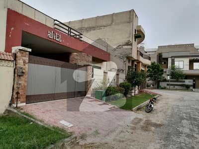 خیابانِ گارڈنز فیصل آباد میں 10 مرلہ مکان 60 ہزار میں کرایہ پر دستیاب ہے۔