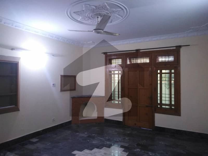 House Of 10 Marla In Hayatabad Phase 4 - P2 For Rent
