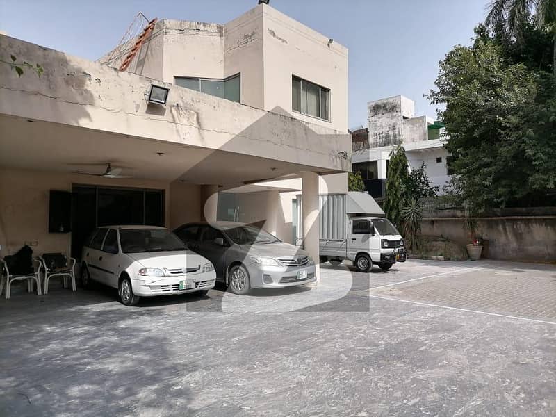 Centrally Located House In Gulberg 2 - Block T Is Available For sale