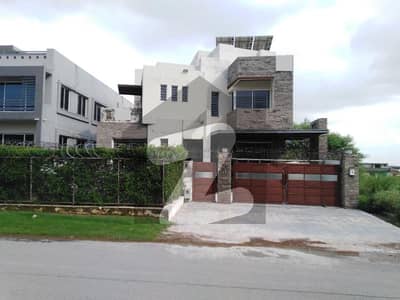 500 Sq Yard Park Face Luxury House Available For Rent