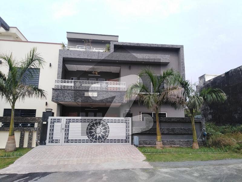 272 Sq Yard Brand New Luxury House Available For Sale