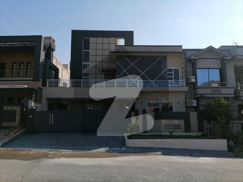 میڈیا ٹاؤن راولپنڈی میں 6 کمروں کا 12 مرلہ مکان 5.25 کروڑ میں برائے فروخت۔