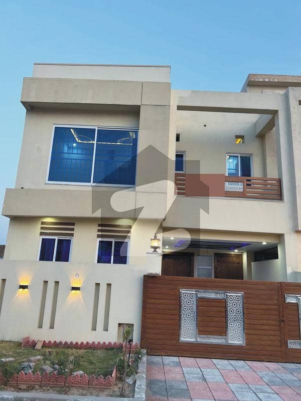 5 MARLA BRAND NEW HOUSE IN BAHRIA TOWN FOR SALE