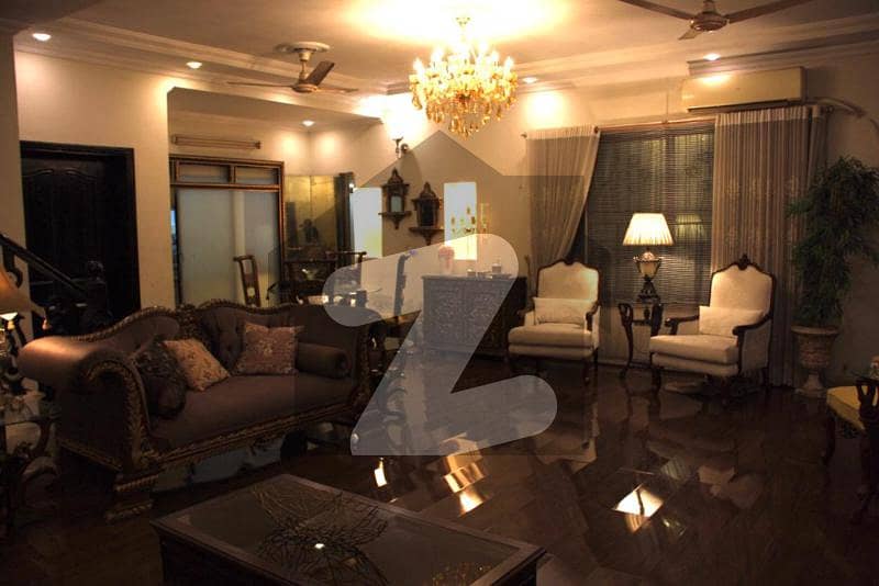 فیصل ٹاؤن ۔ بلاک ڈی فیصل ٹاؤن لاہور میں 5 کمروں کا 10 مرلہ مکان 3.8 کروڑ میں برائے فروخت۔