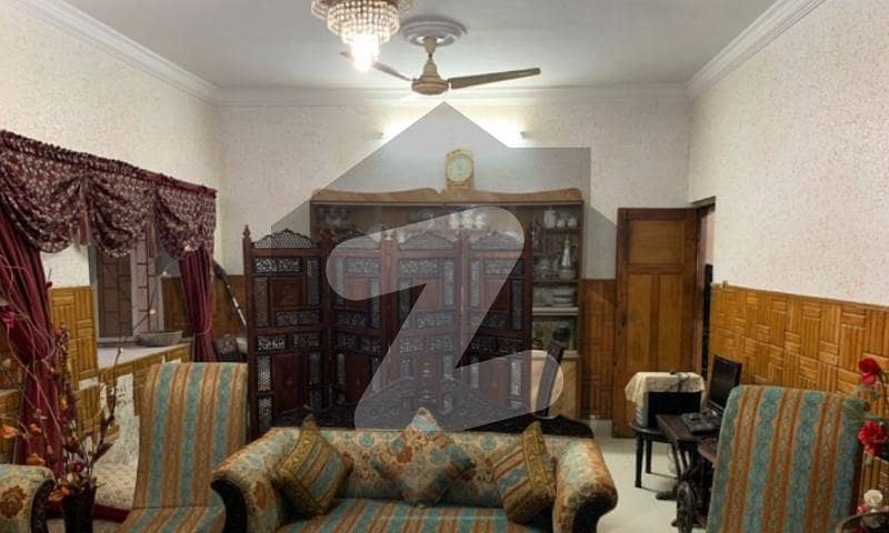 مری روڈ راولپنڈی میں 6 کمروں کا 10 مرلہ مکان 2.65 کروڑ میں برائے فروخت۔