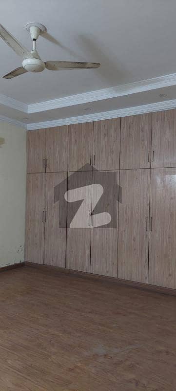 ریوینیو سوسائٹی لاہور میں 5 کمروں کا 10 مرلہ مکان 1.25 لاکھ میں کرایہ پر دستیاب ہے۔
