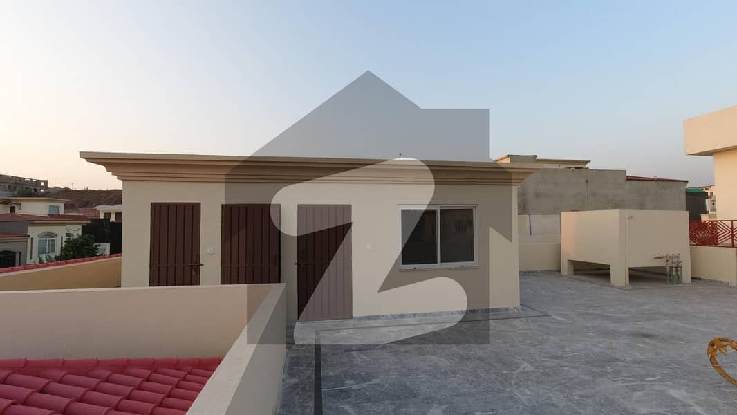 10 Marla Designer House, Double Unit With 2 Kitchens, Separate Entrance, Top Quality Construction And Fittings Best Location