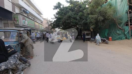 ناظم آباد 3 ناظم آباد کراچی میں 4 کمروں کا 5 مرلہ فلیٹ 95 لاکھ میں برائے فروخت۔