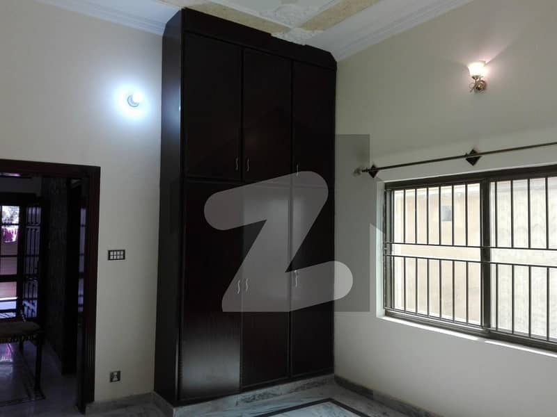 آئی ۔ 10/2 آئی ۔ 10 اسلام آباد میں 6 کمروں کا 6 مرلہ مکان 3.1 کروڑ میں برائے فروخت۔