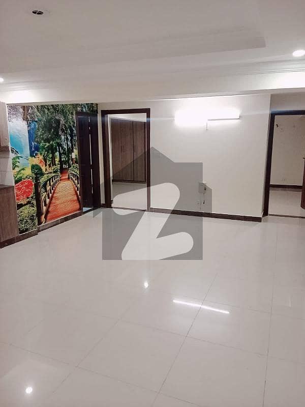 Three Bed Apartment In Maintained Plaza