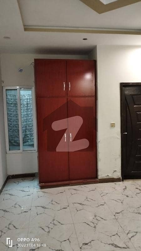 جوہر ٹاؤن فیز 1 - بلاک ڈی جوہر ٹاؤن فیز 1 جوہر ٹاؤن لاہور میں 3 کمروں کا 5 مرلہ بالائی پورشن 45 ہزار میں کرایہ پر دستیاب ہے۔