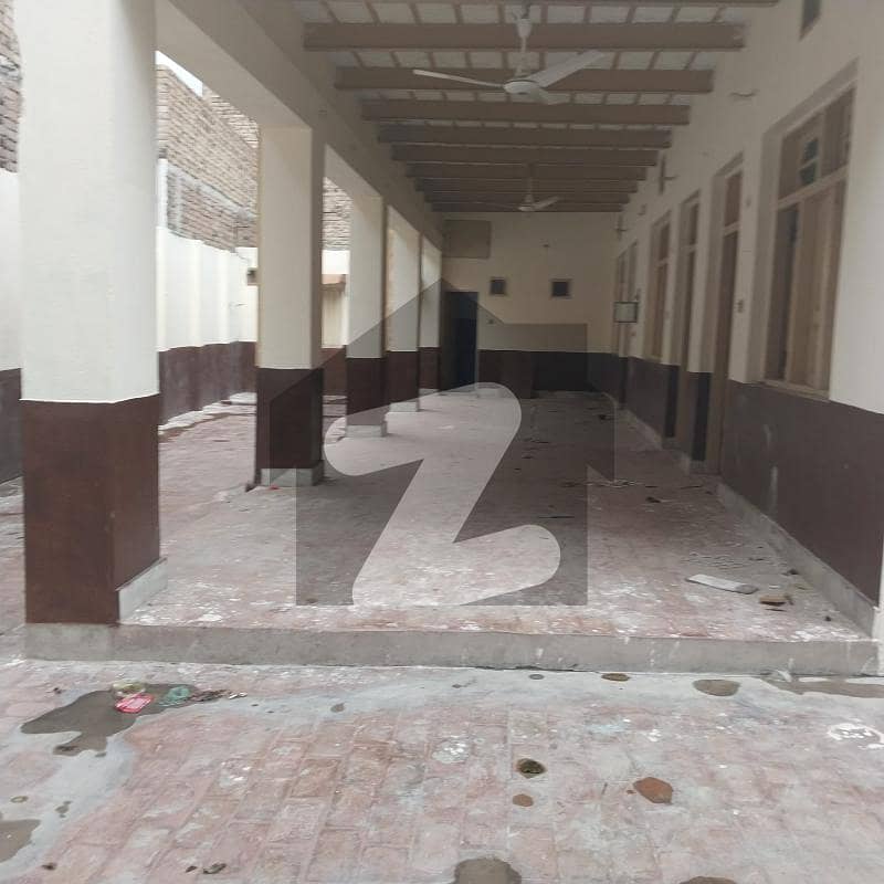 ورسک روڈ پشاور میں 3 کمروں کا 9 مرلہ مکان 25 ہزار میں کرایہ پر دستیاب ہے۔