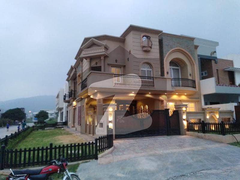 272 Sq Yard Ultra Luxury Park Face And Corner House Available For Sale