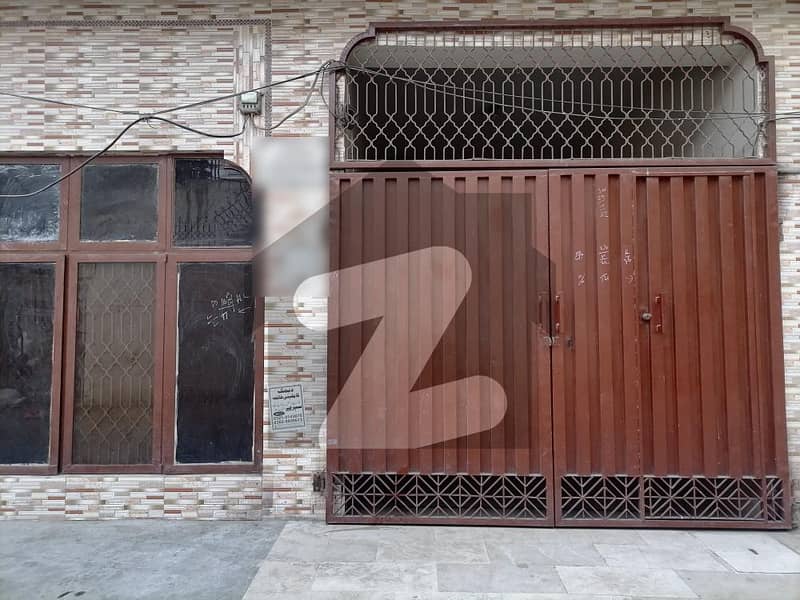 Allama Iqbal Town - Jahanzeb Block Lower Portion Sized 7 Marla Is Available