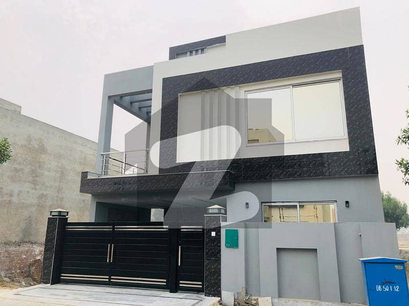 8 Marla Modern Brand New House In Southern Block Phase 1