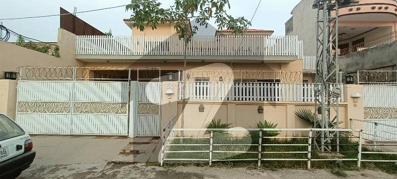 Beautiful House 1 Kanal Double Storey With Servant Quarter Double Gate Double Car Porch Lawn