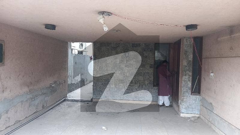 ٹاؤن شپ سیکٹر سی 1 ۔ بلاک 1 ٹاؤن شپ ۔ سیکٹر سی 1 ٹاؤن شپ لاہور میں 4 کمروں کا 10 مرلہ مکان 1 لاکھ میں کرایہ پر دستیاب ہے۔