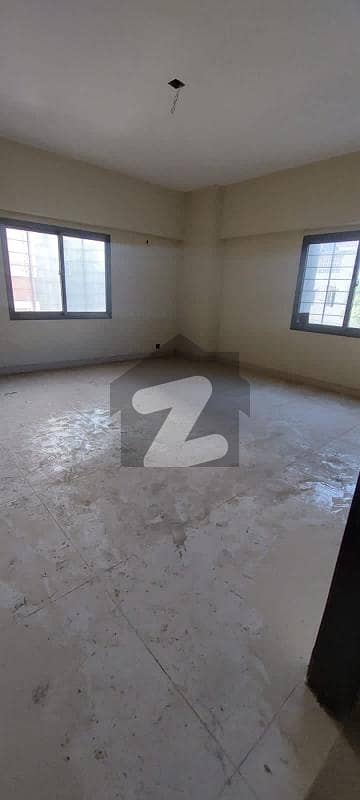 کے ڈی اے سکیم 1 کراچی میں 4 کمروں کا 12 مرلہ فلیٹ 6 کروڑ میں برائے فروخت۔