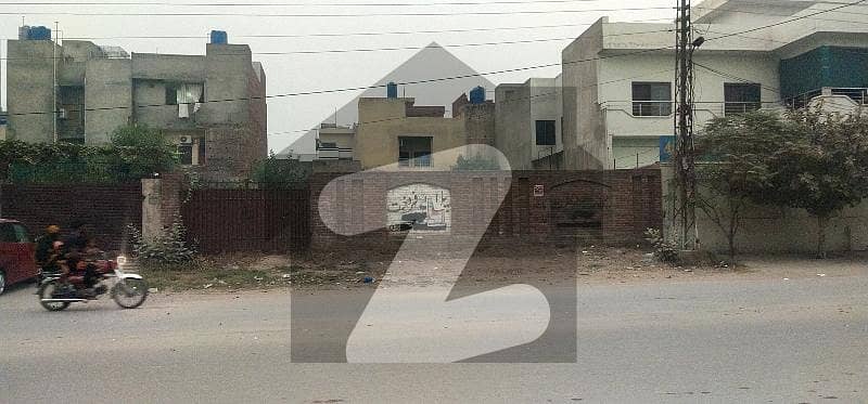 مرغزار آفیسرز کالونی لاہور میں 1 کنال کمرشل پلاٹ 3.1 کروڑ میں برائے فروخت۔