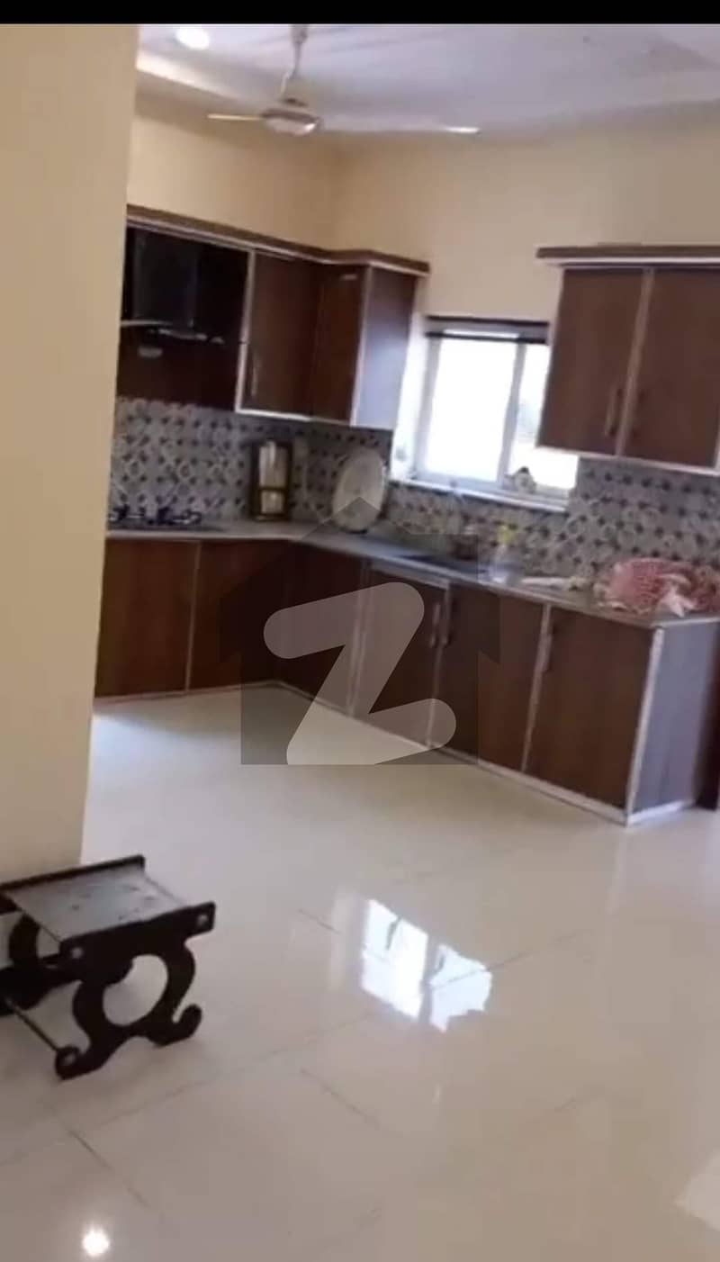 شامی روڈ پشاور میں 5 کمروں کا 6 مرلہ مکان 2.5 کروڑ میں برائے فروخت۔