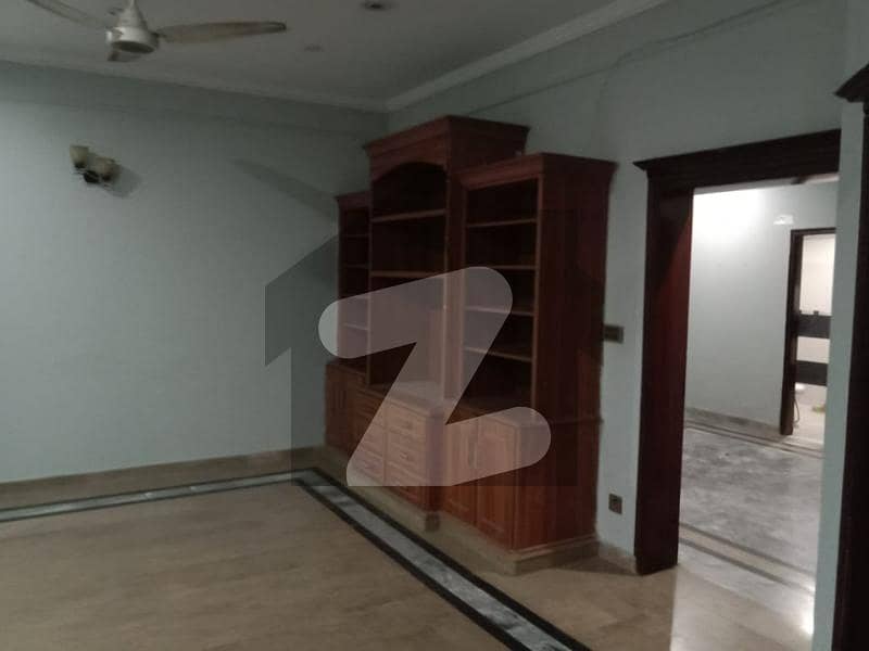 ازمیر ٹاؤن ۔ بلاک جے ازمیر ٹاؤن لاہور میں 2 کمروں کا 10 مرلہ زیریں پورشن 45 ہزار میں کرایہ پر دستیاب ہے۔
