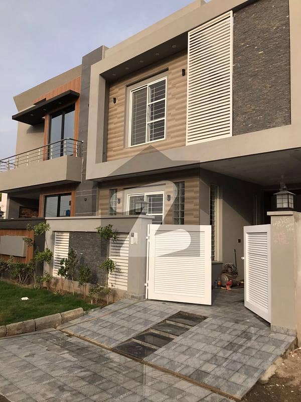 Green City C Block 5 Marla Brand New House For Sale