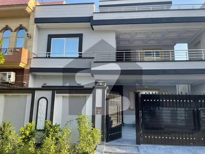 10 Marla Brand New House For Sale At Good Location