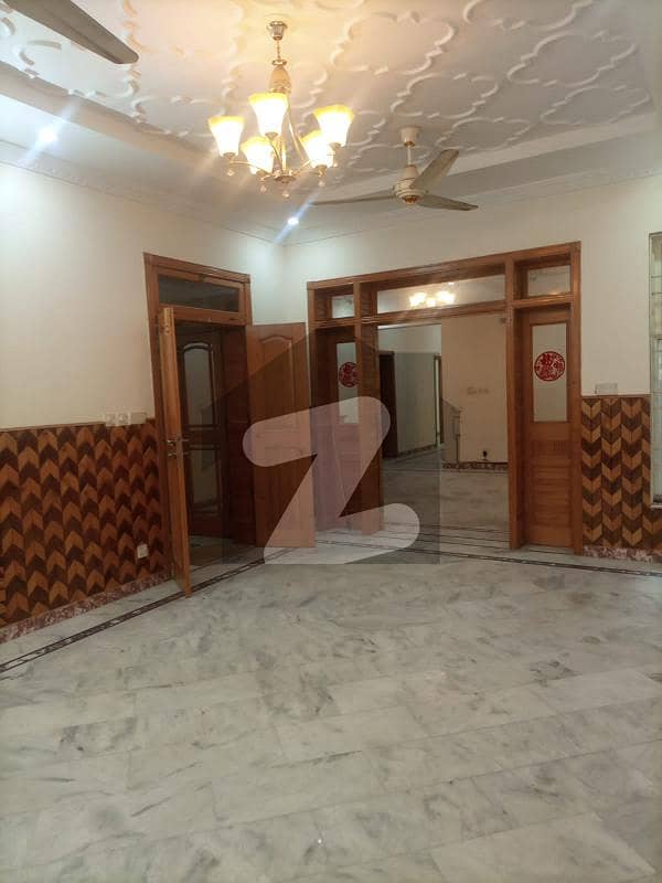 جی ۔ 13 مرکز جی ۔ 13 اسلام آباد میں 6 کمروں کا 14 مرلہ مکان 2.2 لاکھ میں کرایہ پر دستیاب ہے۔