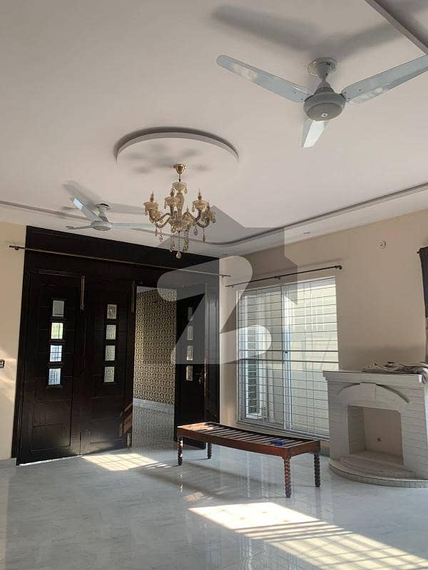 نیسپاک سکیم فیز 3 ڈیفینس روڈ لاہور میں 4 کمروں کا 1 کنال مکان 3.75 کروڑ میں برائے فروخت۔
