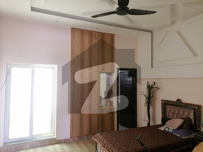 ماڈل سٹی ٹو ستیانہ روڈ فیصل آباد میں 3 کمروں کا 8 مرلہ مکان 2.15 کروڑ میں برائے فروخت۔