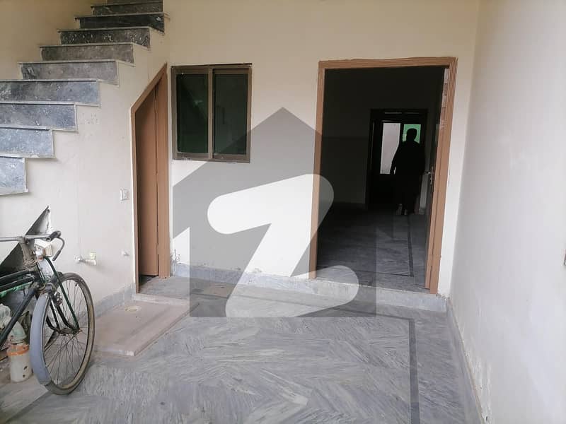 یونس ٹاؤن فیصل آباد میں 3 کمروں کا 3 مرلہ مکان 50 لاکھ میں برائے فروخت۔