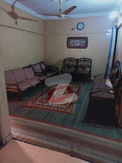 یاسین آباد گلبرگ ٹاؤن کراچی میں 2 کمروں کا 4 مرلہ فلیٹ 65 لاکھ میں برائے فروخت۔