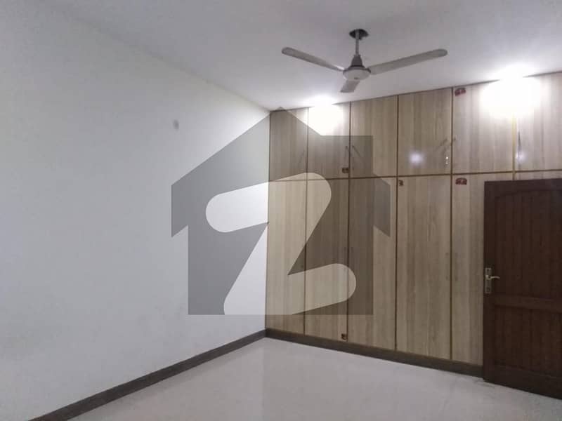 ماڈل ٹاؤن ۔ بلاک جے ماڈل ٹاؤن لاہور میں 6 کمروں کا 2 کنال مکان 17 کروڑ میں برائے فروخت۔