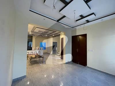 الحرام کے ایگزیکٹو ولاز جہانگی والا روڈ بہاولپور میں 5 کمروں کا 4 مرلہ مکان 45 ہزار میں کرایہ پر دستیاب ہے۔
